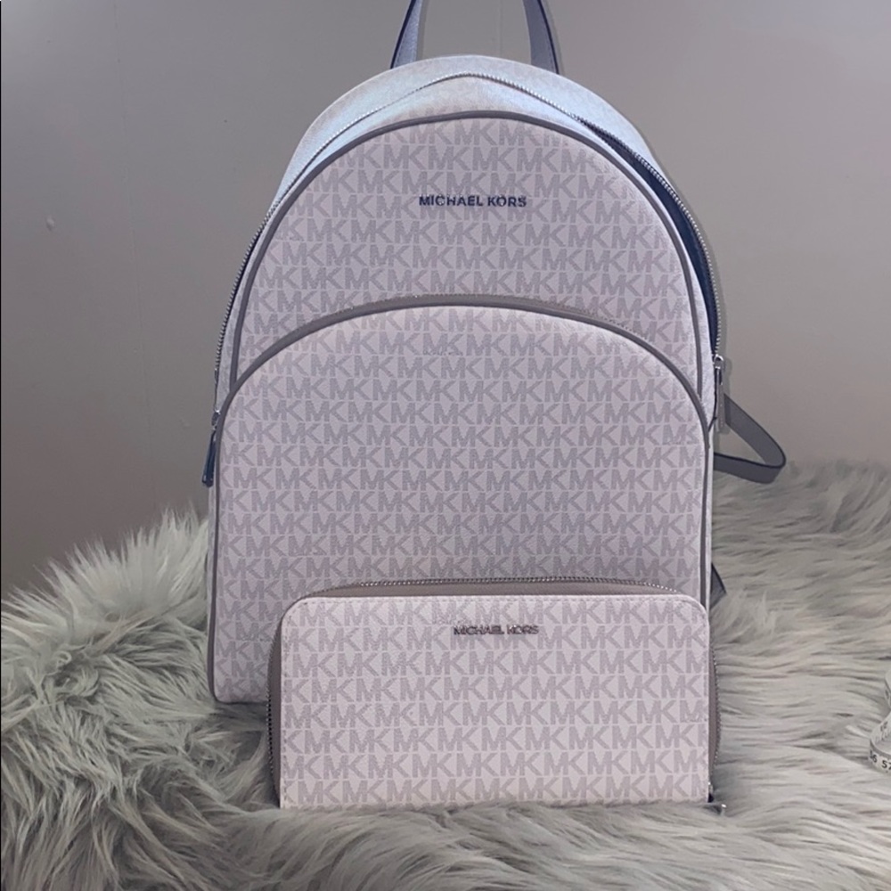 Michael Kors set  large abbey backpack😍